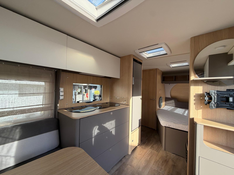 LMC Tandero 480 D Met Truma mover!  foto: 7