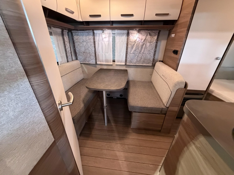 Knaus Sport 400 QD mover / voortent  foto: 7