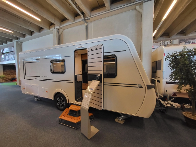Eriba Novaline 485 af fabriek heel compleet 