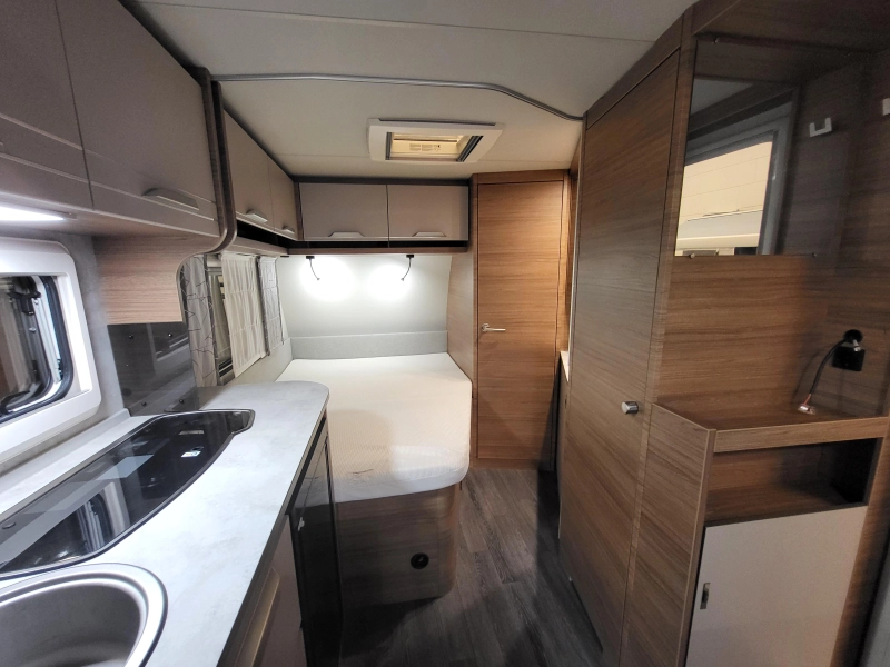 Knaus Sport 450 FU nieuwstaat  foto: 9