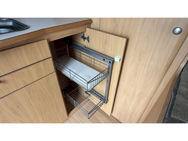 Beyerland Vitesse 460 MD eindkeuken zit vast bed  foto: 6