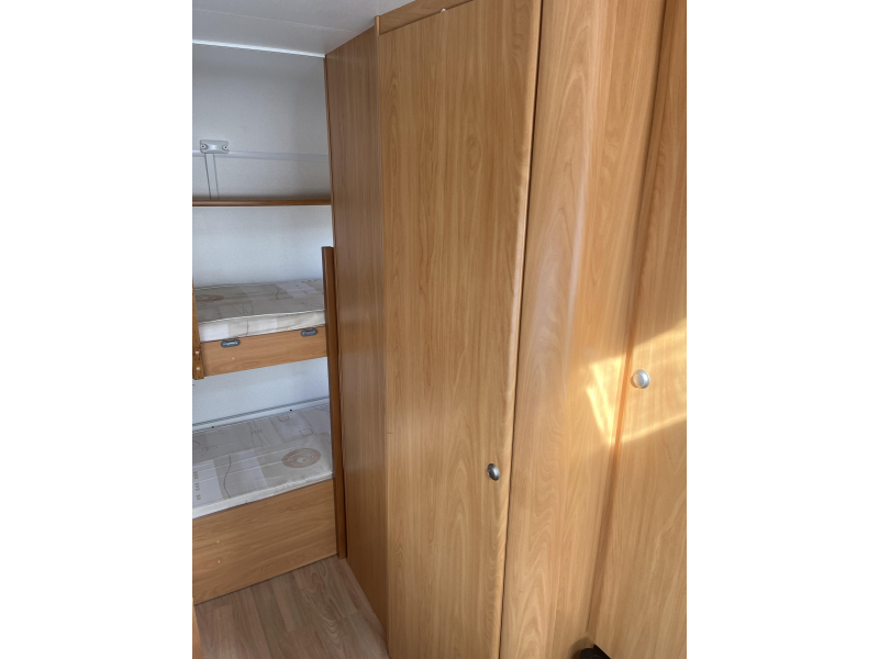 Chateau Calypso 480 KMD Stapelbed - Voortent  foto: 14