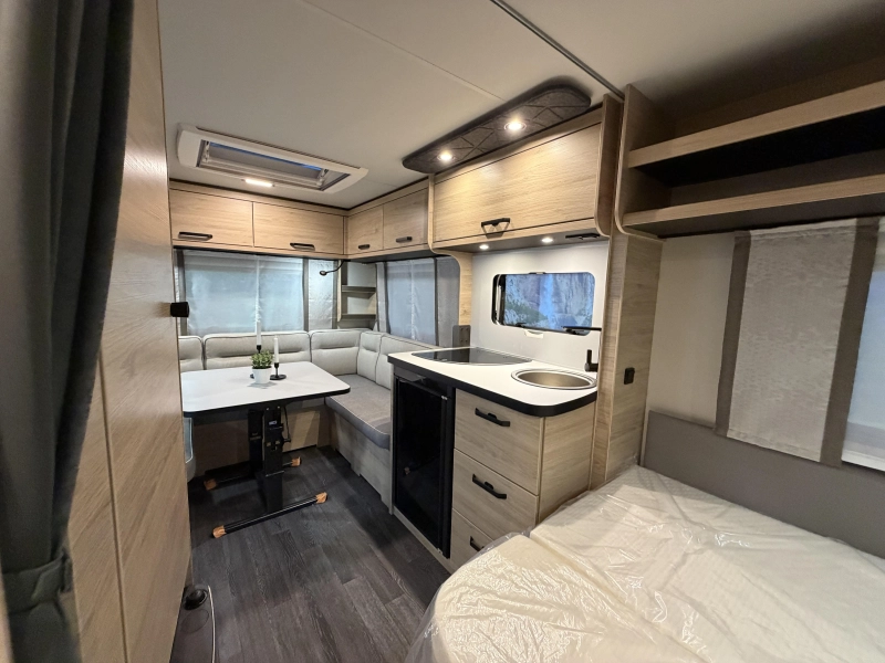 Weinsberg CaraOne Edition HOT 450 FU fransbed / rondzit  foto: 13