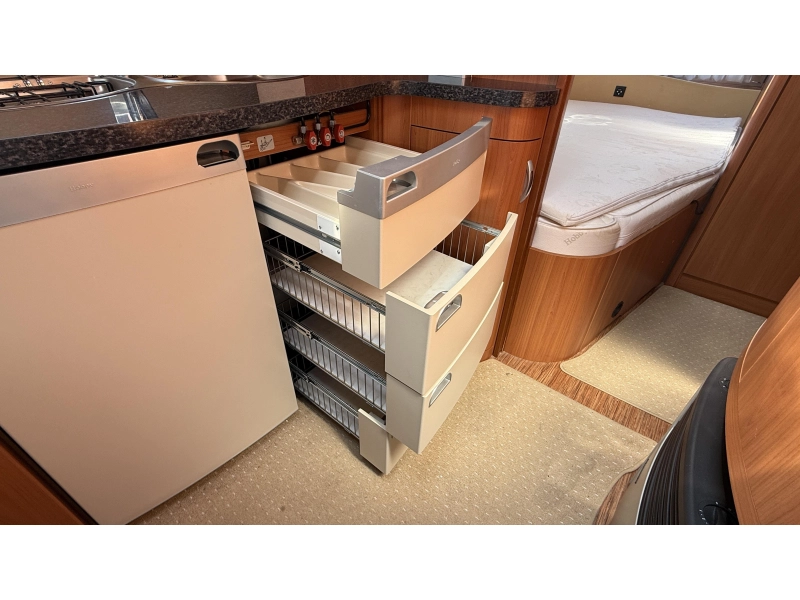 Hobby Prestige 495 UFE frans bed rondzit toilet  foto: 7