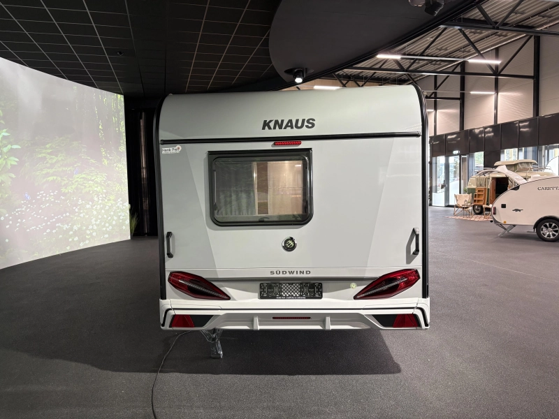 Knaus Sudwind Black Selection 500 PF kopkeuken / fransbed  foto: 4
