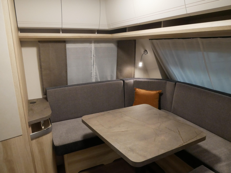 Hobby De Luxe 460 LU model 2027 