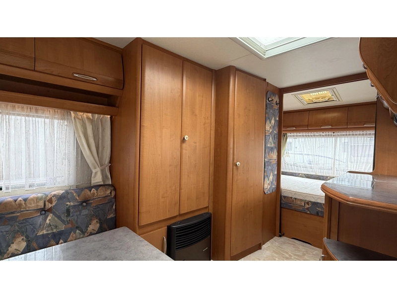 Hobby Excellent 470 UF dwars bed rondzit toilet  foto: 3