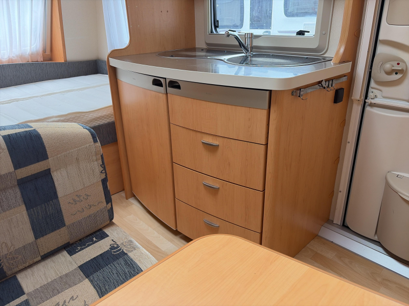 Hobby De Luxe 400 SF Mover/Voortent/Fietsdr.  foto: 6