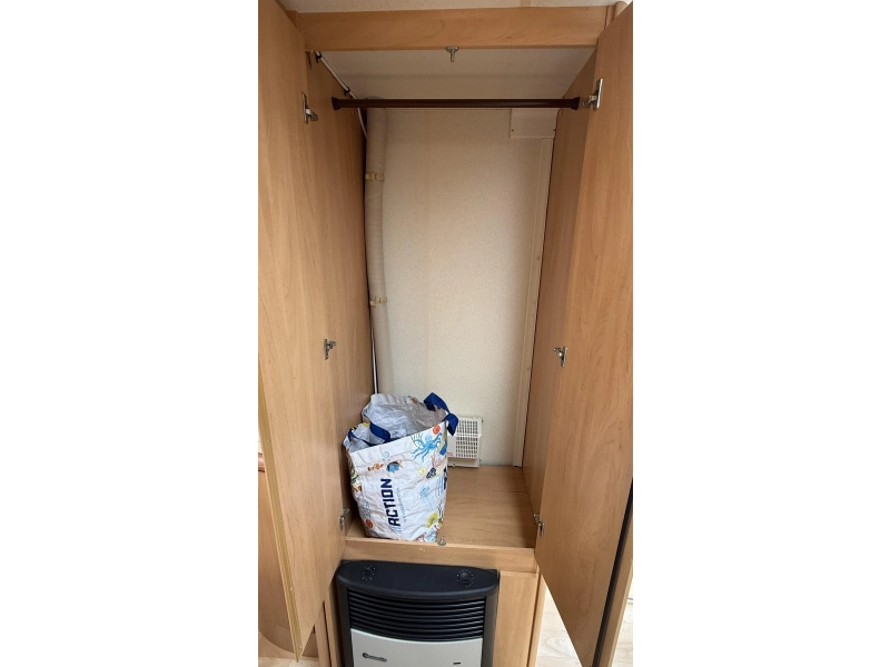 Hobby De luxe Easy 460 UFE frans bed rondzit toilet  foto: 8