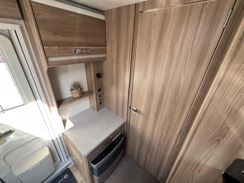 Sprite Cruzer 520 SR Mover Zakluifel Queensbed  foto: 11