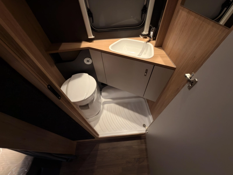 Knaus Sport Platinum 500 QDK Platinum+vloer+1800KG  foto: 9