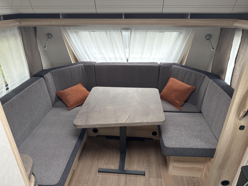 Hobby De Luxe 460 LU Model 2027  foto: 4
