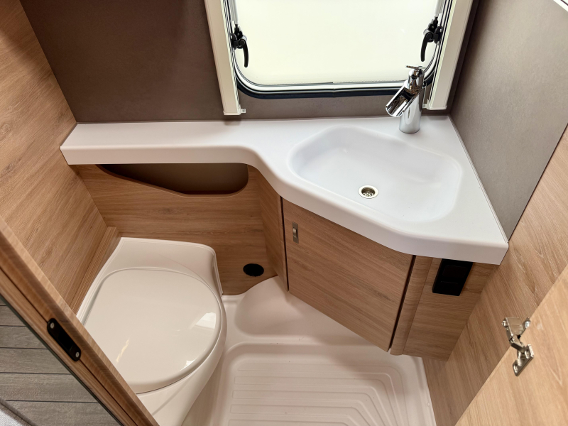 Knaus Sudwind Black Selection 460 EU Zomer Airco Actie!  foto: 17