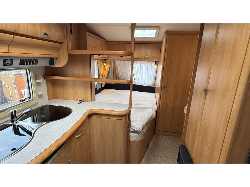 Hobby Excellent Easy 460 UFE frans bed rondzit toilet  foto: 9