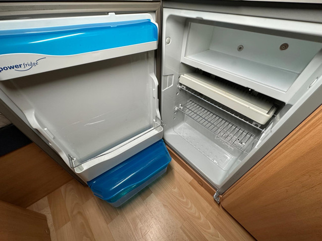 Knaus Südwind 450 TU foto: 16