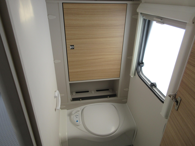 Dethleffs Generation 465 FR UNIEK MODEL, VASTE LUIFEL  foto: 16