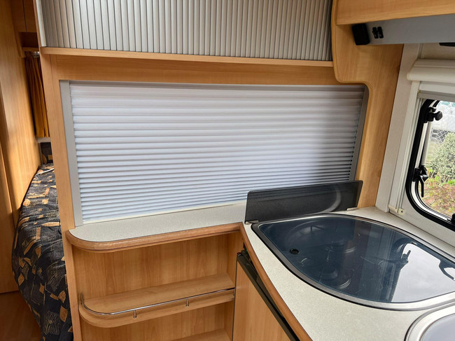 HOME-CAR Racer Spirit 45 | Fietsenrek | Voortent | Fransbed | Kachel | Dinnete foto: 14