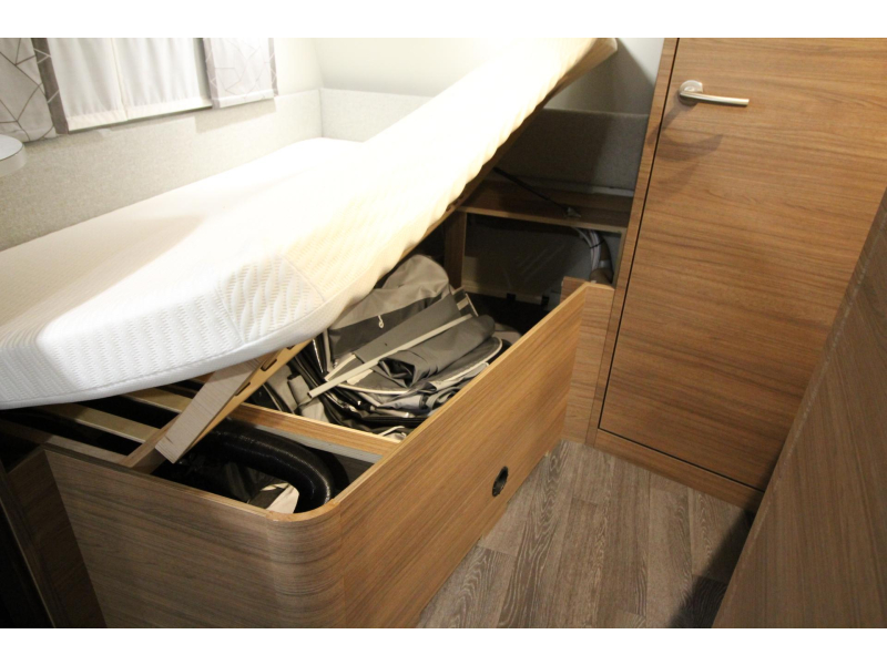 Knaus Sport 450 FU Voortent Walker, Mover,  foto: 15