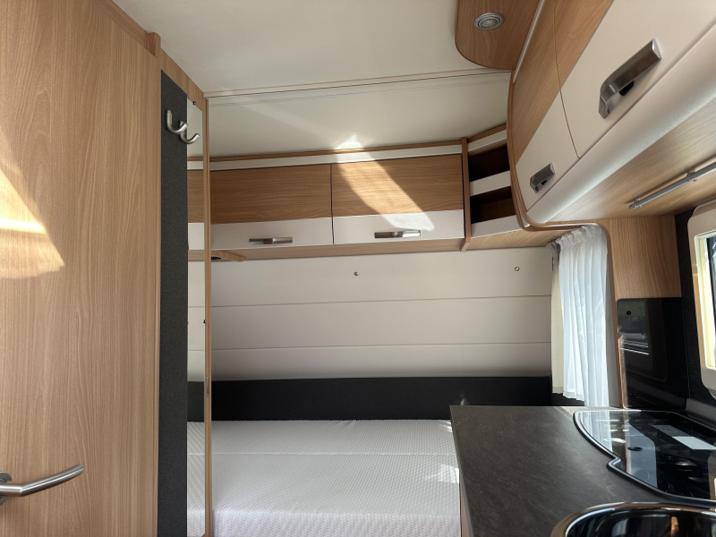 Knaus Sudwind Silver Selection 420 QD luifel - fietsdrager  foto: 6
