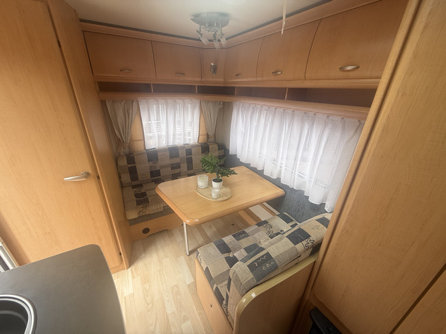 Hobby de luxe 400 SF dwarsbed 4 slaapplaatsen voortent mover hordeur kachel truma toilet foto: 8