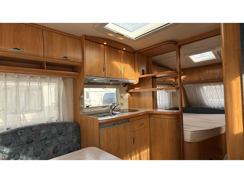 Hobby Excellent Easy 460 UFE frans bed rondzit toilet  foto: 3