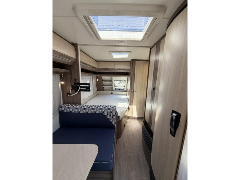 Hobby De Luxe 400 SFE Incl. Luifel en Voortent  foto: 13