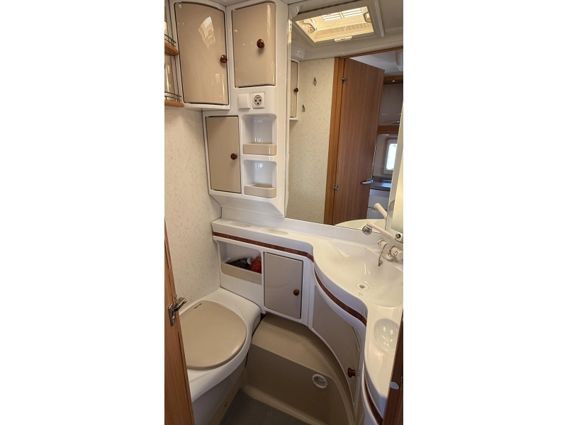 Hobby De Luxe 540 UL enkele bedden rondzit  foto: 7