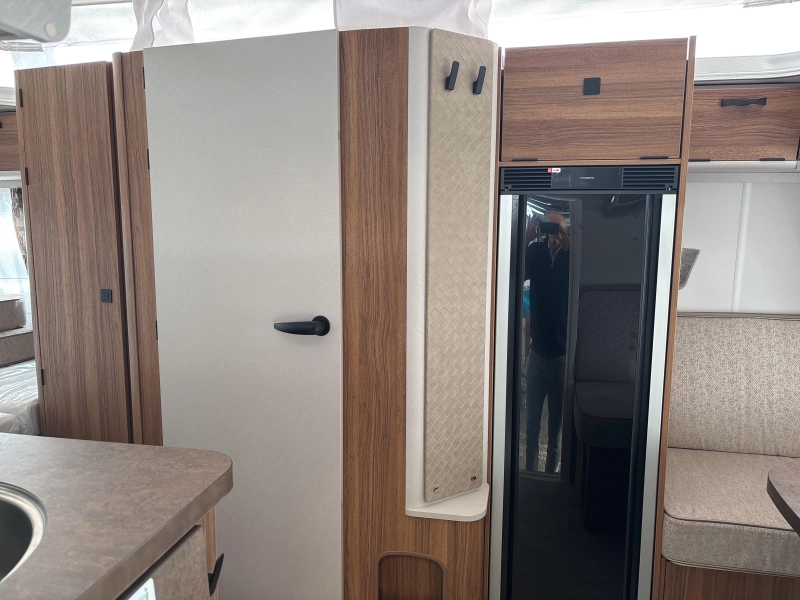 Eriba Touring 642 Ventura Legend Wit/Zilver  foto: 6