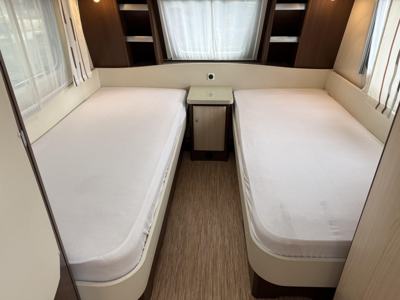 Hobby Prestige 495 UL 2 BEDDEN MOVER VOORTENT  foto: 3
