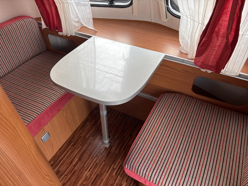 Eriba Touring Triton 430 Thule cassetteluifel  foto: 5
