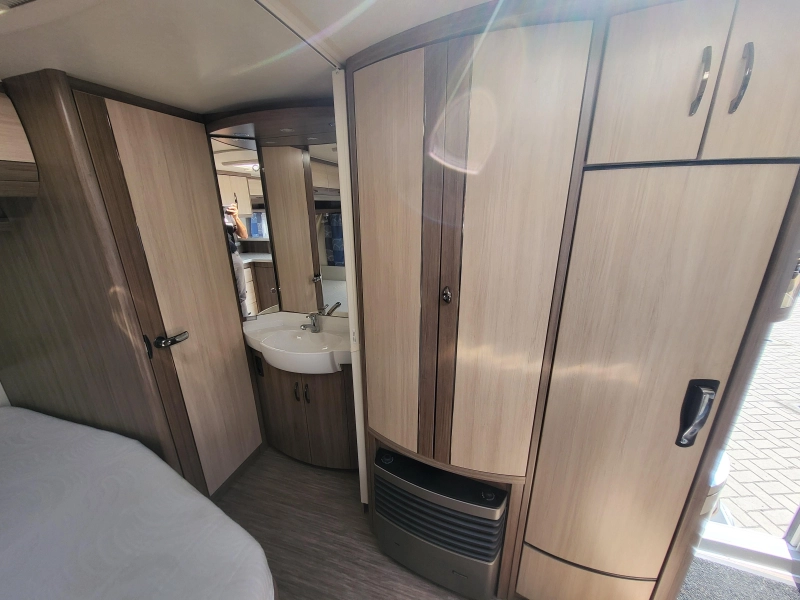 Hobby De Luxe 560 CFE airco en mover  foto: 8