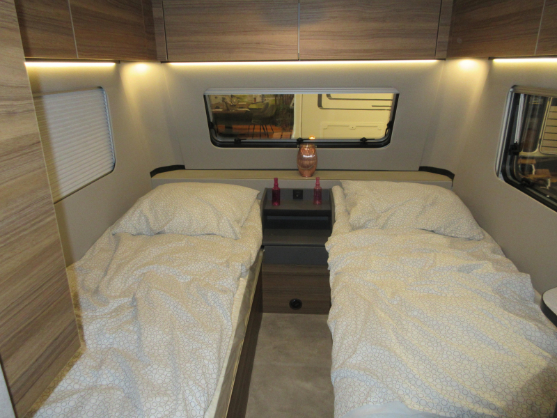 Eriba Feeling 470 COMPACT ENKELE BEDDEN!! 