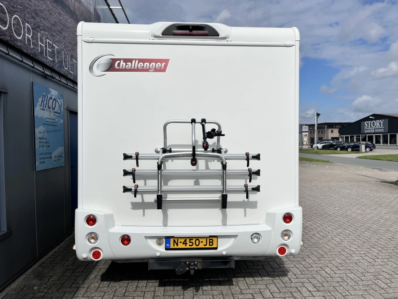 Challenger 288 EB Queensbed/Hefbed/155 pk 