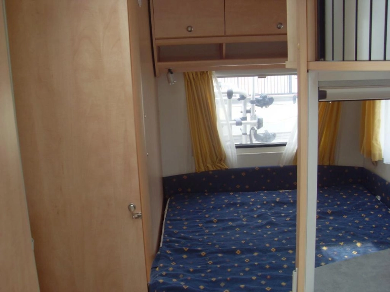 Kip Grey Line 47 TDB met Mover  foto: 19