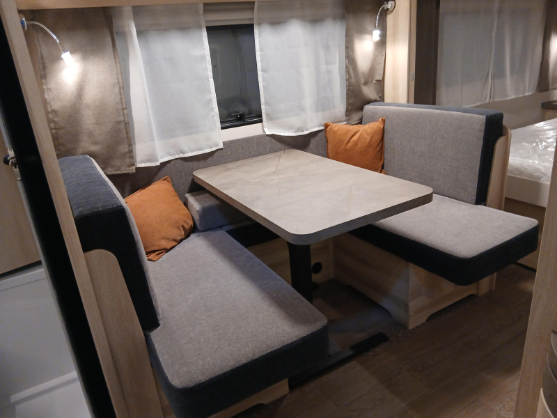 Hobby De Luxe 460 SFF 