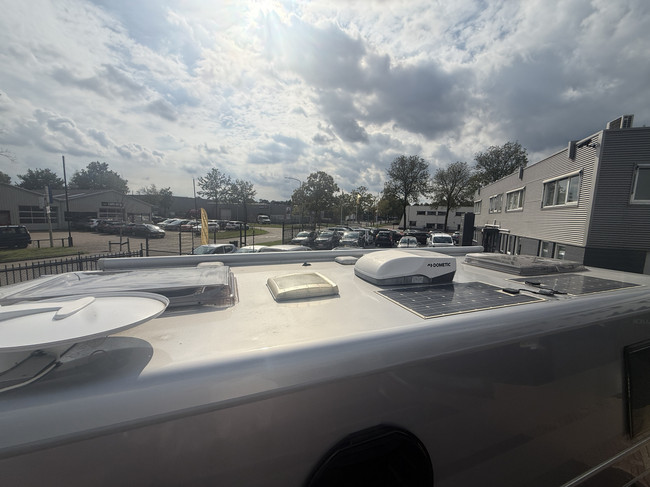 Eriba T 820 (TOURING 820) full options EP level systeem lengte bedden XT mover Truma zonnepanelen 2x dakairco Dometic elktr schotel foto: 7