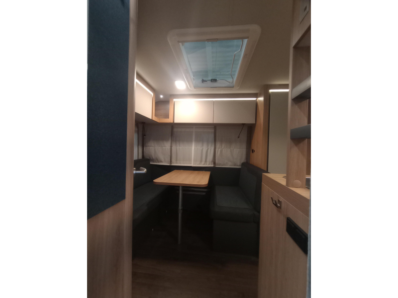 Knaus Sport 400 QD Thule Omnistor, vloerverw  foto: 3