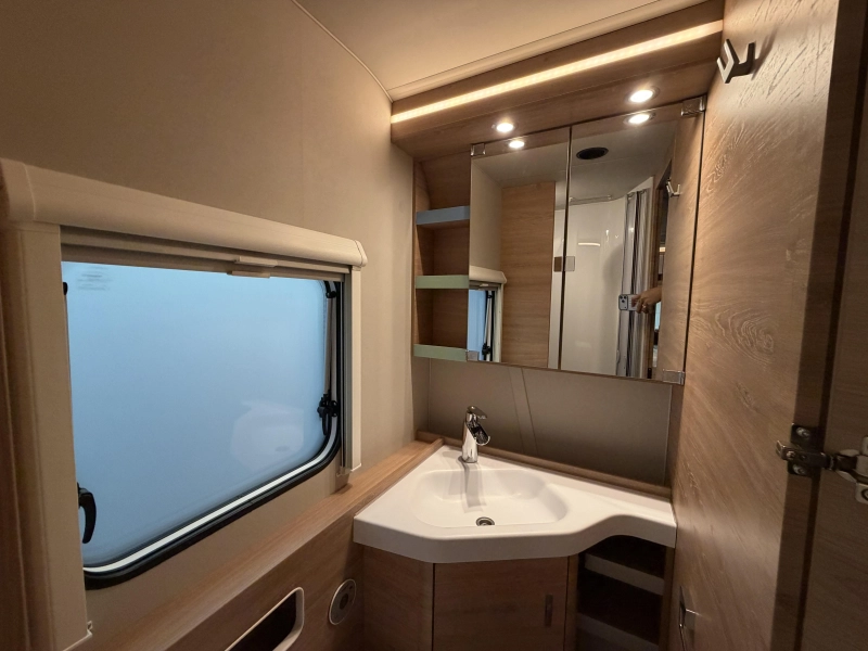 Knaus Sudwind Black Selection 500 QDK stapelbed / dwarsbed  foto: 14