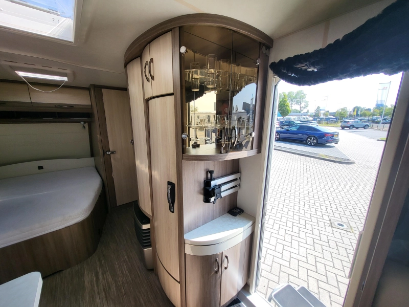 Hobby De Luxe 560 CFE airco en mover  foto: 9