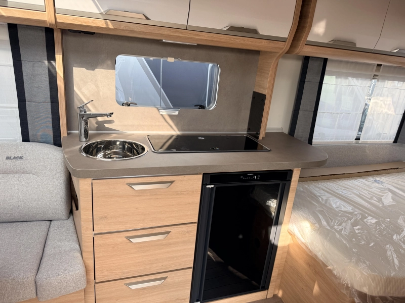 Knaus Sudwind Black Selection 450 FU 
