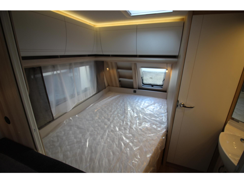 Hobby De Luxe 400 SFE Frans bed & hoge koelkast  foto: 7