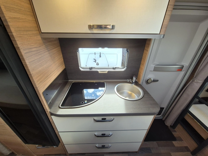 Weinsberg CaraOne Edition HOT 500 FDK Stapelbed  foto: 16