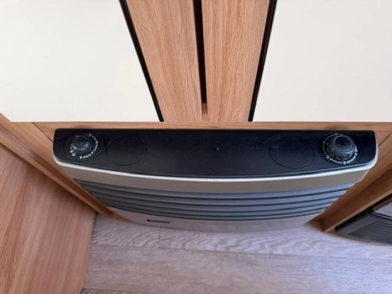 Hobby De Luxe 490 KMF stapelbed zeer compleet  foto: 21