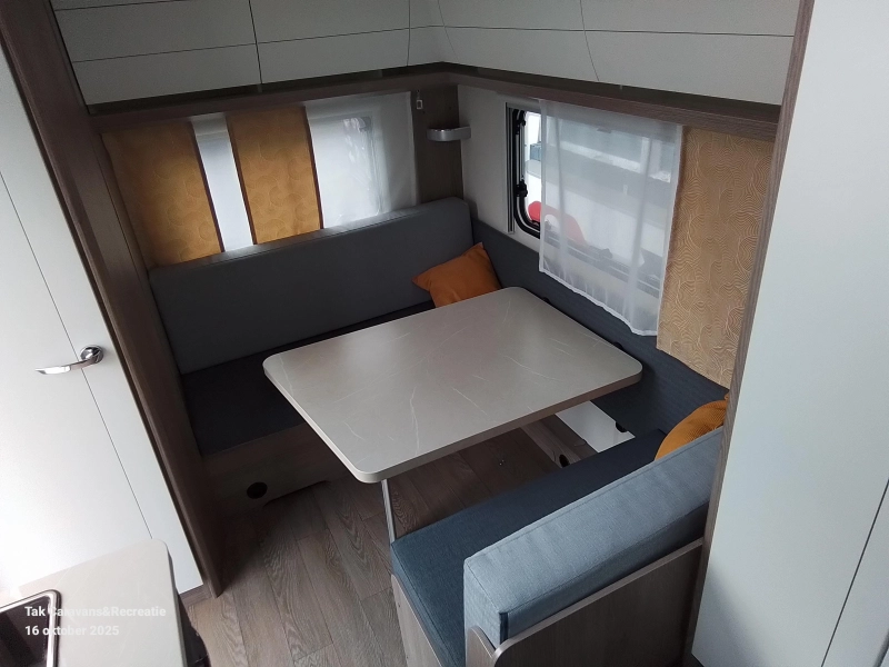 Hobby On Tour 390 SF compacte caravan  foto: 5