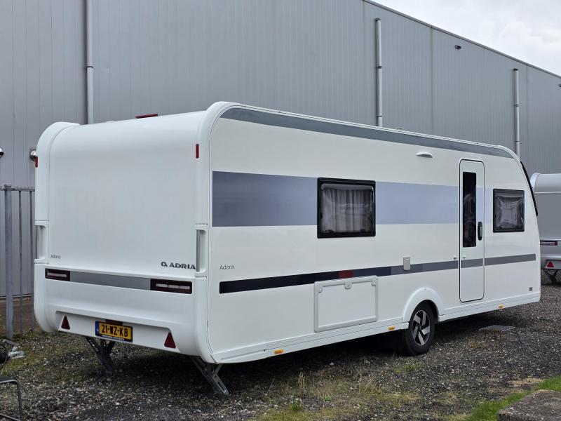 Adria Adora 613 UT Isabella voortent  foto: 2