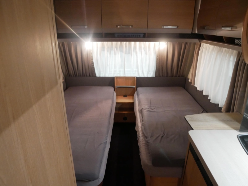 Knaus Sport 460 EU Mover levelsysteem luifel  foto: 10