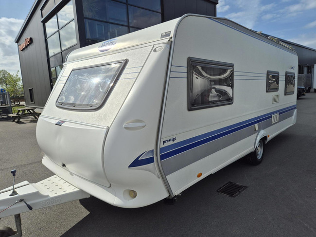 Hobby PRESTIGE 560 Kingsize Bed + Voortent Nw type 2e eig.
