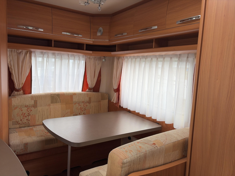 Hobby De Luxe 400 SF Voortent/Fietsdrager  foto: 8