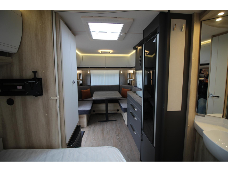 Hobby De Luxe 460 UFE Frans bed & rondzit!  foto: 10