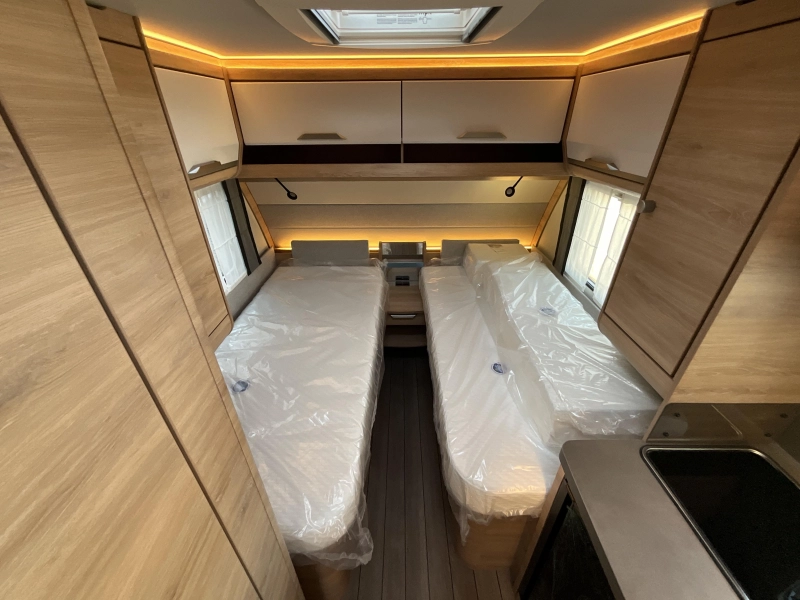 Knaus Sudwind Black Selection 460 EU ENKELE BEDDEN-DESIGN  foto: 7